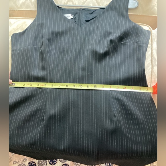 Stunning Ladies Pin Striped Dress with Blazer - Picture 7 of 7